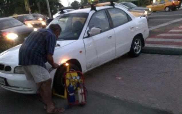 FAZA VERII în staţiunea Mamaia: un şofer a scăpat de caracatiţa pusă pe roată cu AUTOGEN!